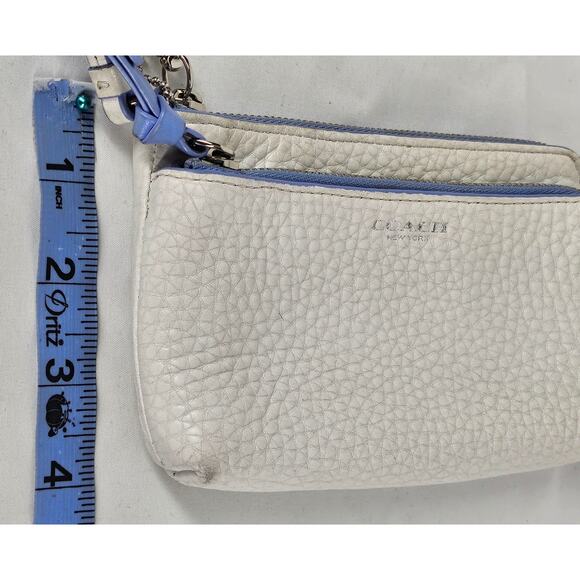 COACH WOMEN'S SMALL WHITE PEBBLE LEATHER CLUTCH/WRISTLET – 4" X 6" X 1" - Picture 9 of 10